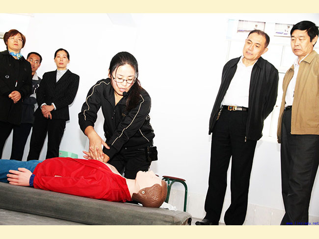 临淄区中小学生安全教育培训中心在我校成立