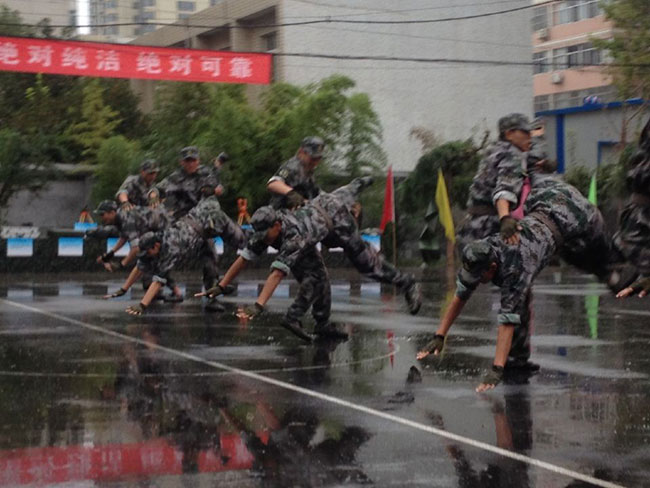 临淄区防空袭演习--齐鲁武校学生军体拳表演