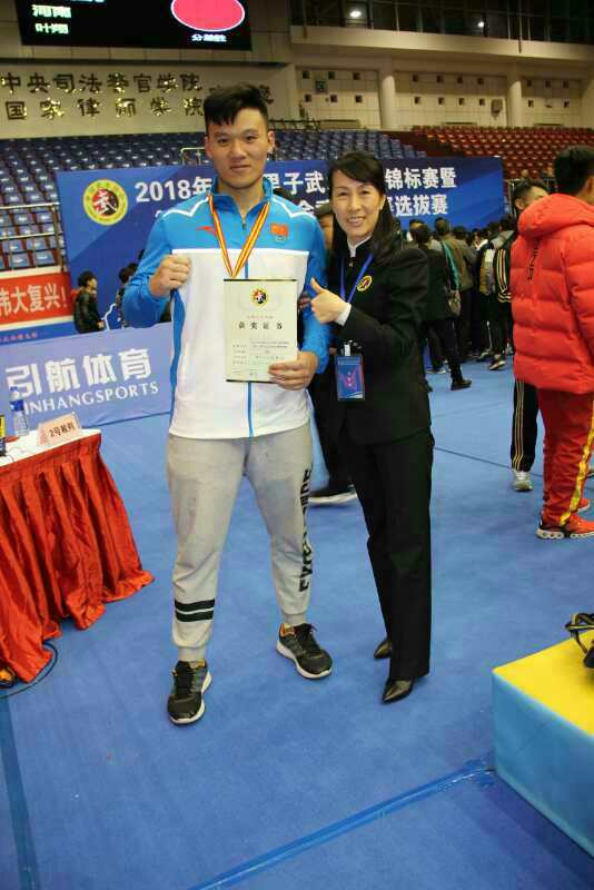 热烈庆祝我校学生冯瑞获得全国武术散打锦标赛冠军
