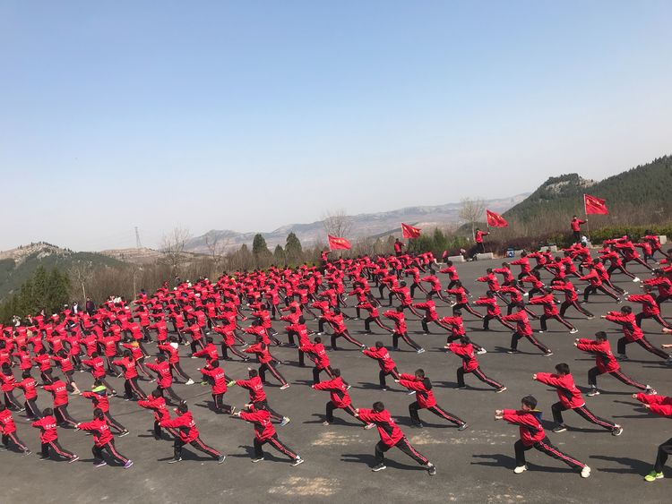 齐鲁武术学校“关爱孤寡老人爱心义演”活动走进朱良镇